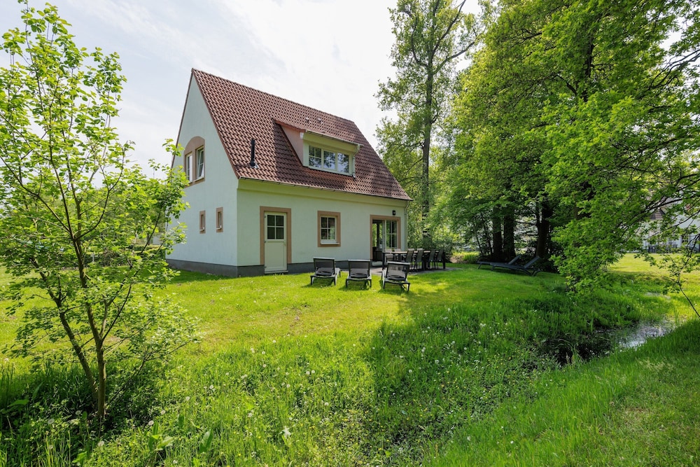 Spacious Stay With Sauna