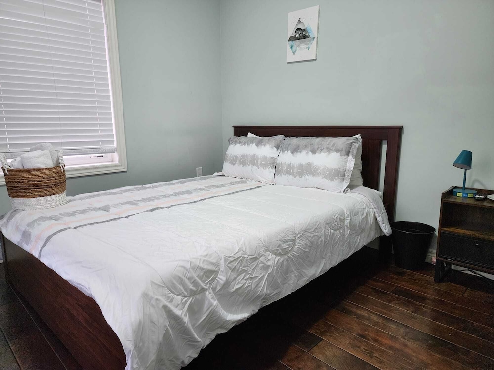 Kitchener Vacations - Beautiful Three Bedroom House - Property Image 3