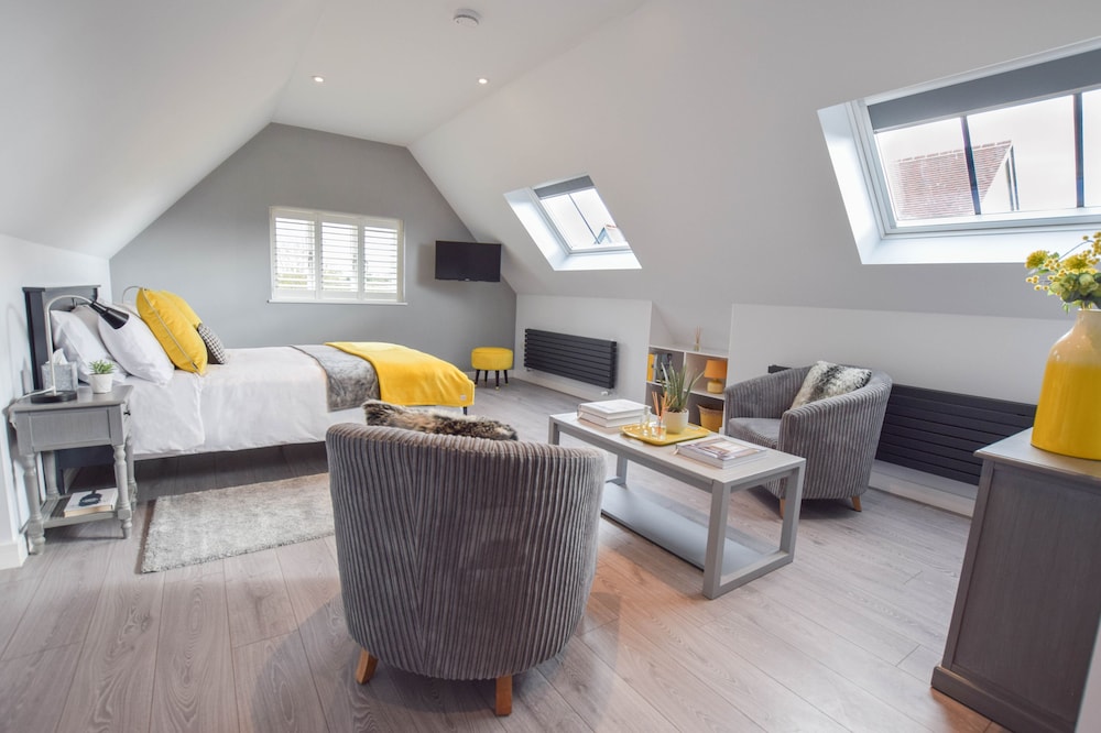 New Luxury 1-bed House nr Bicester Village view 4