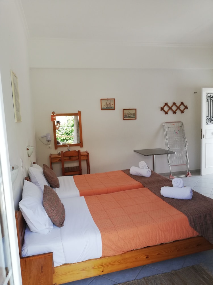 Likourgos beach apartments