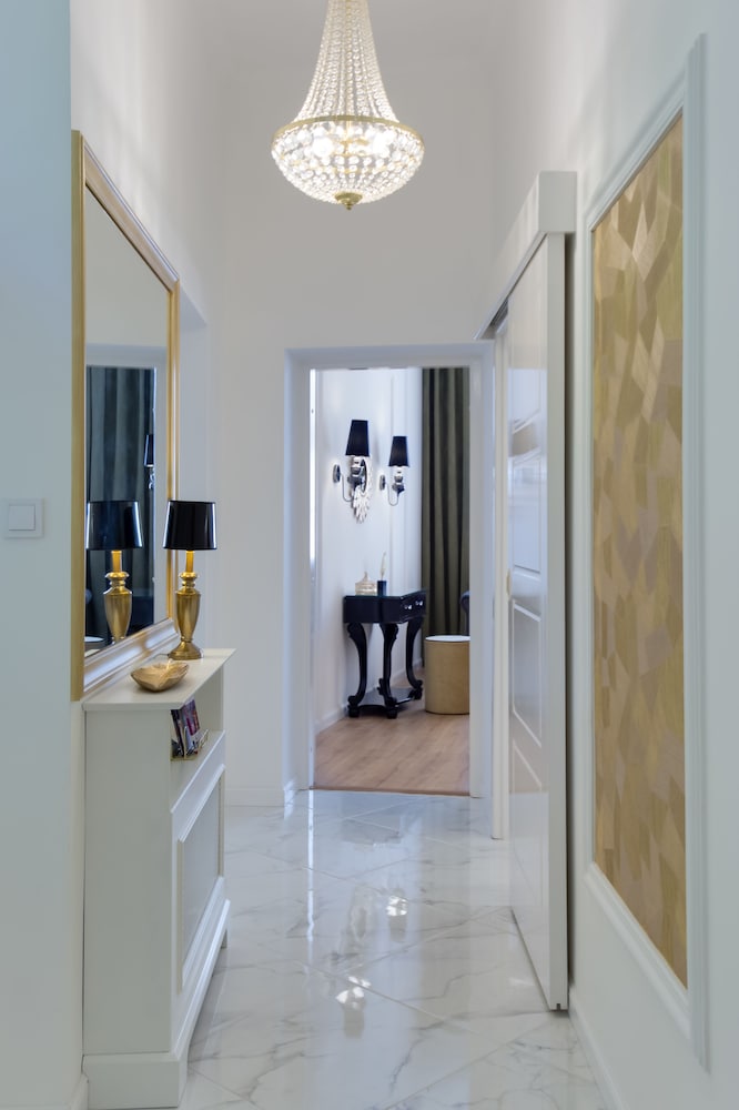 Chestnut & Eliza Suites - Superior Homes