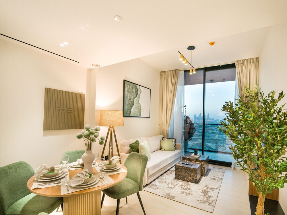 Easygo- Stylish 1bdr Binghatti Corner