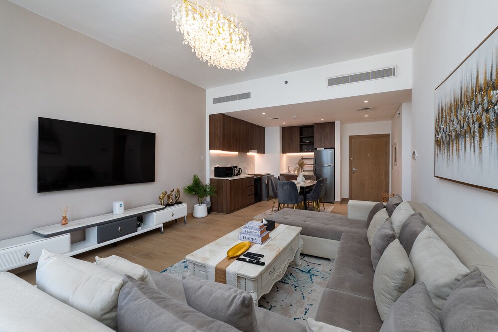 Contemporary La Mer 1BR w Beach Access
