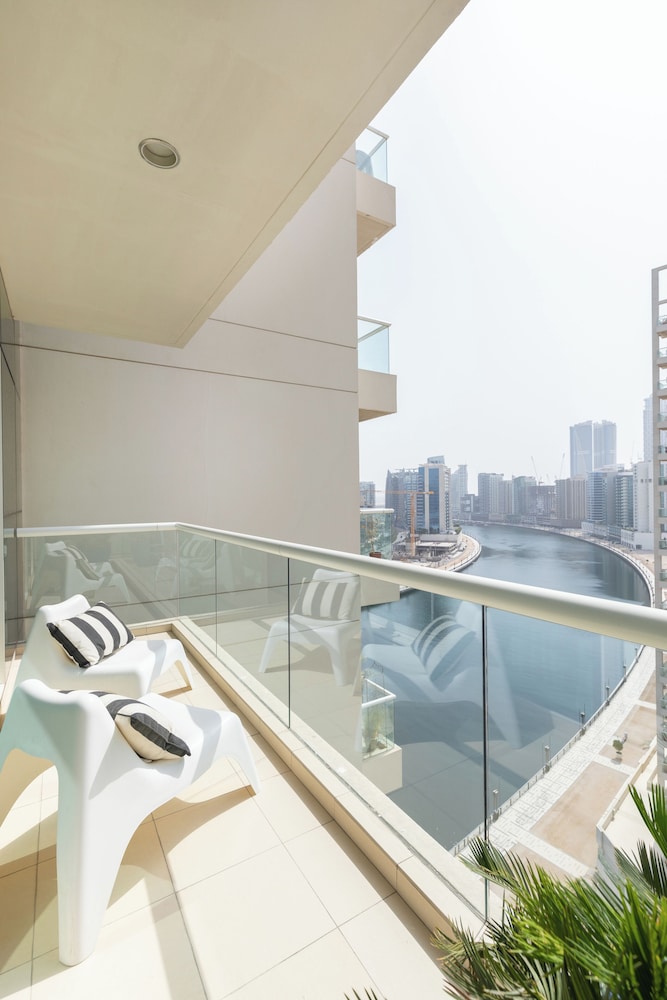 WelHome - Luxury 1BR Apt Mayfair Residency in Business Bay