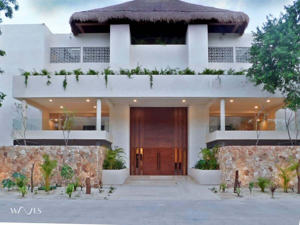 2 BR Amazing Pool Top Amenities Wifi 2FL Gym