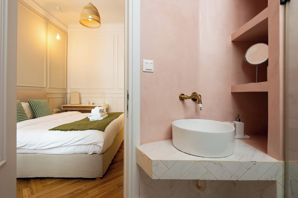 Meadows - Luxury 3-Bedroom Apt in Athens