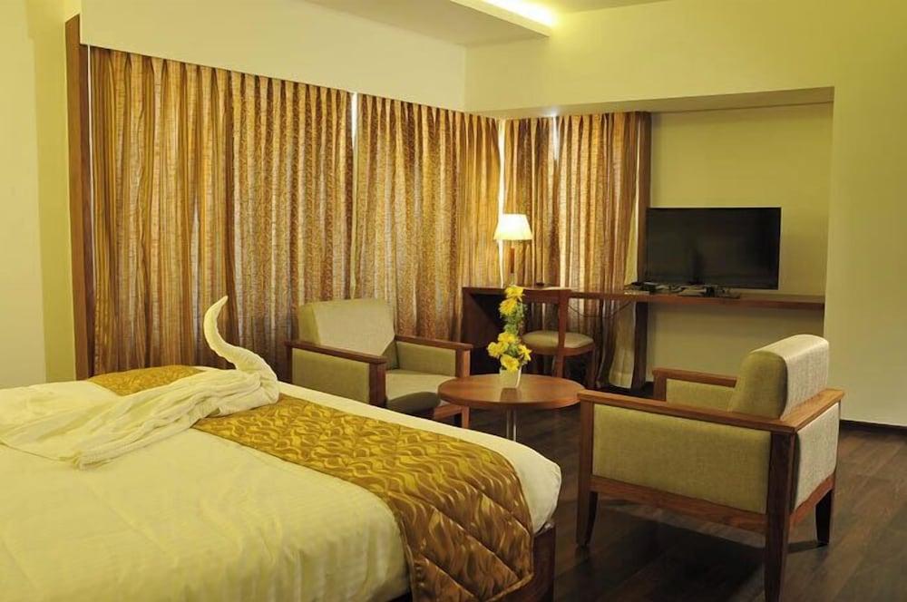 dhanalakshmi srinivasan hotels pvt ltd