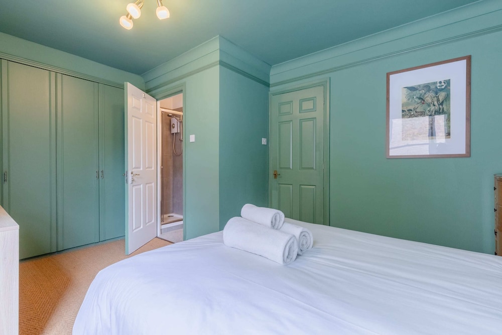 3 Bed House, Sleeps 8 - Near St Pancras