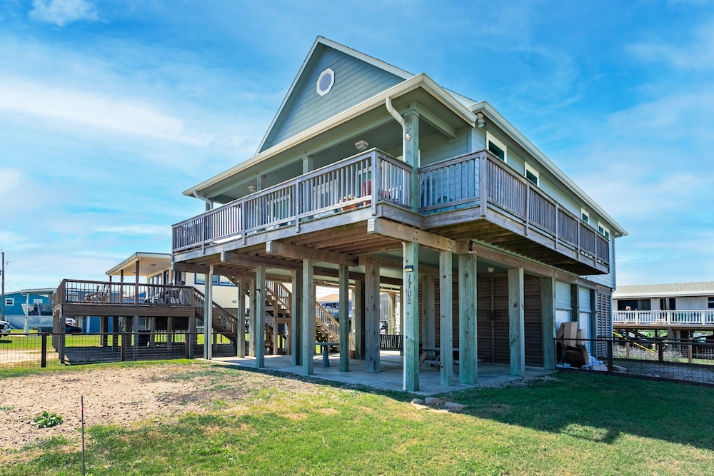 Miscellaneous Market Vacations - Beach Cottage W/ 3br Ocean View Balcony 3 Bedroom Home by RedAwning - Property Image 1