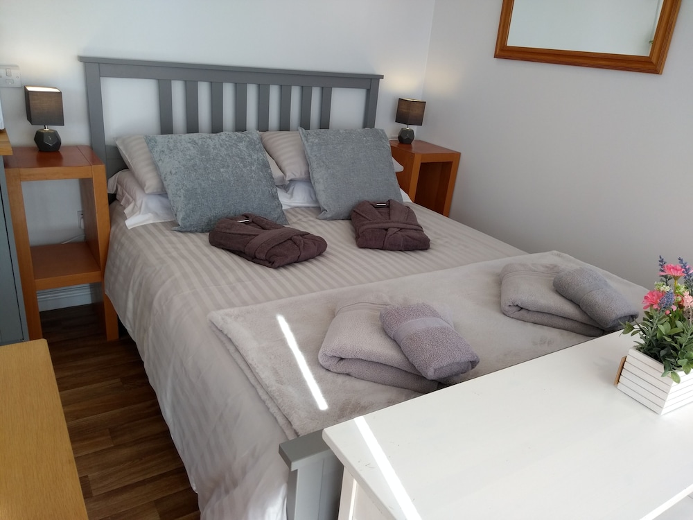 Cleeves Cabins, Ailsa Luxury Lodge With hot tub view 3