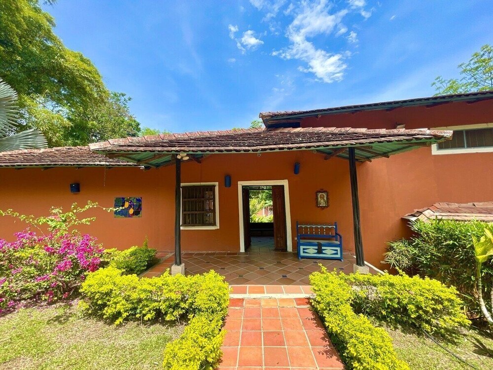 Casa Colonial privada vía Villeta Tobia