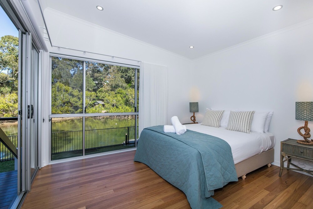 Luxe Waterfront Stay -Tallebudgera Creek
