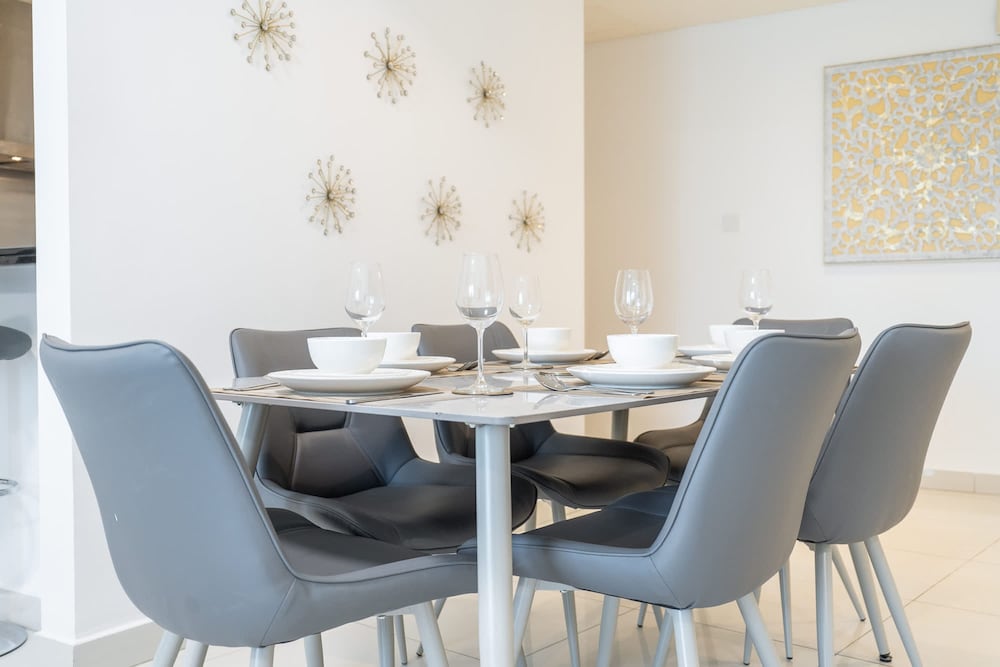 Marina Views and a 3 Bedroom Apartment in Dubai Marina
