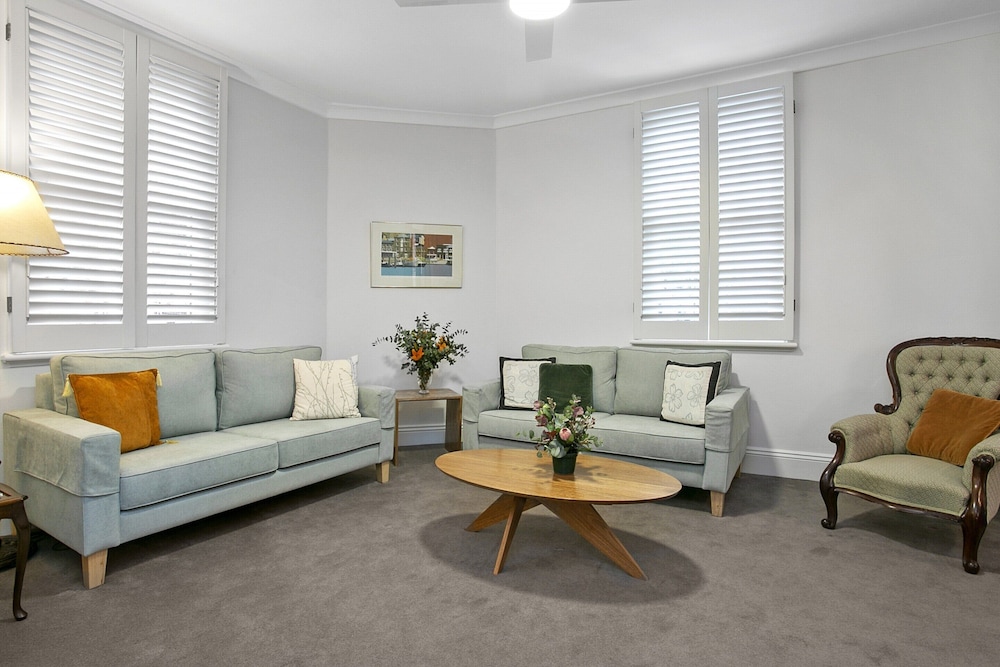 Family Terrace Home Close to Oxford Street