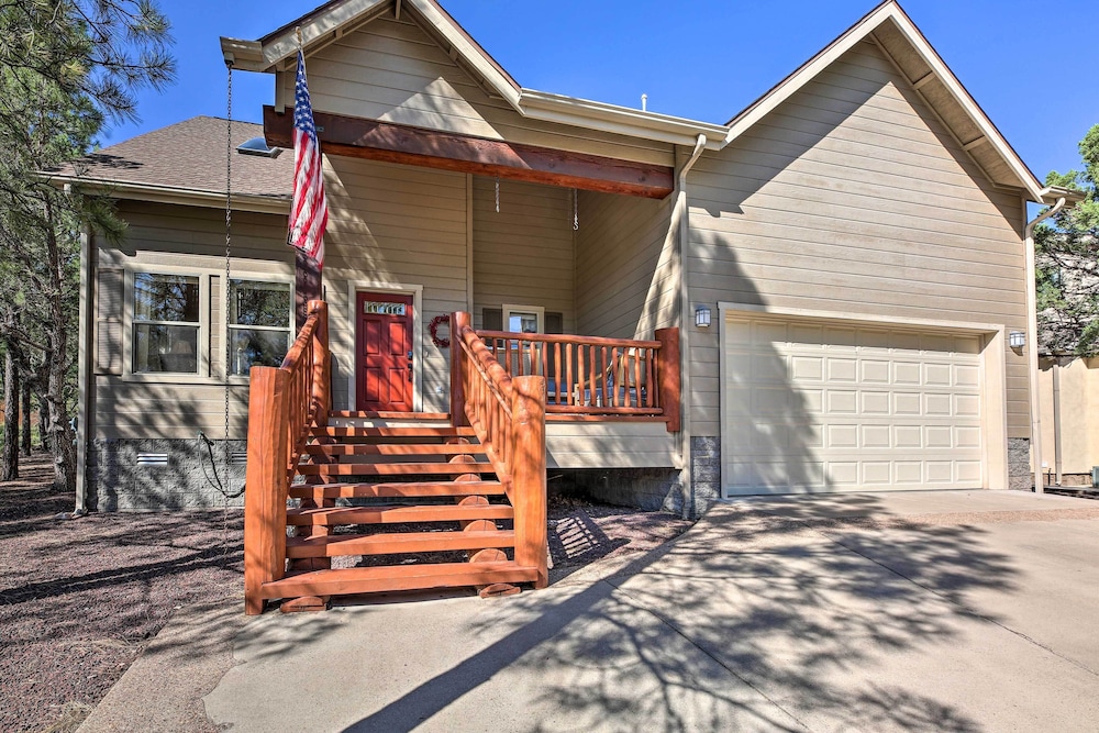 < 2 Mi to Hikes & Shops: Show Low Home w/ Deck