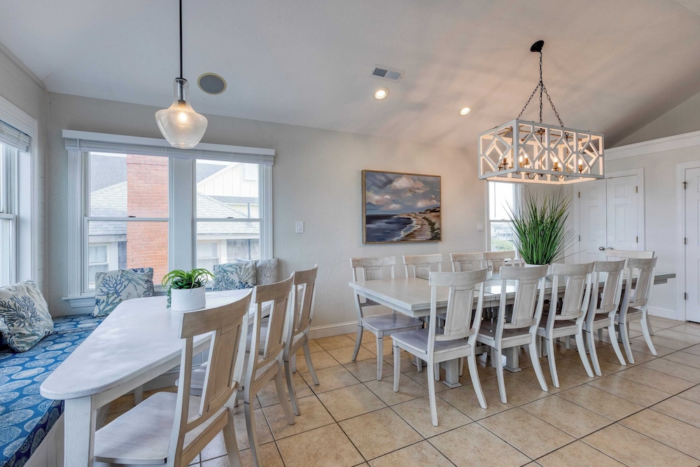 Sleeps 28 Beachfront w/ Pool, Hot Tub, Game Room Atlantic Watch by Avantstay