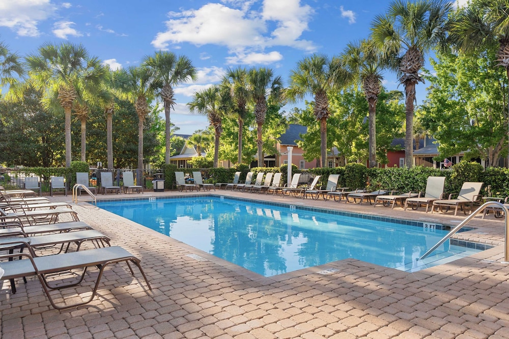 Golf Cart + Pool Access Near Baytowne & Beach Coral Starfish by Avantstay