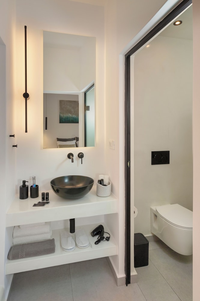 LInea Luxury Suites