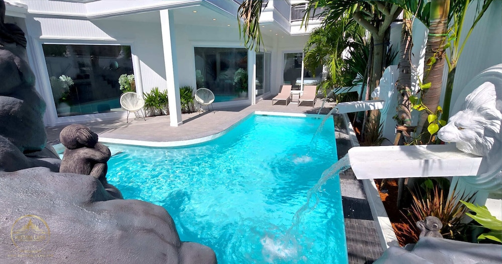 NEBULAND Luxury Pool Villa Pattaya Walking Street