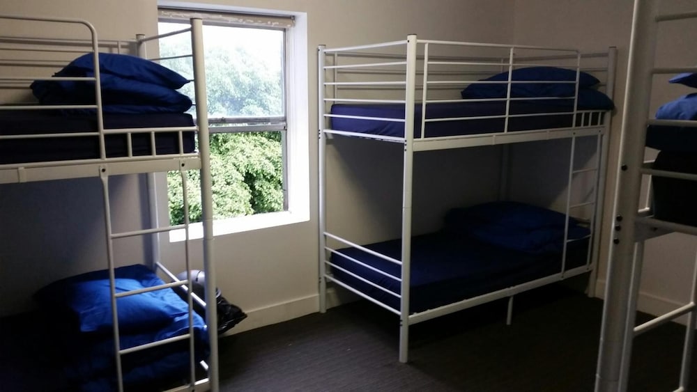 Summer House Backpackers