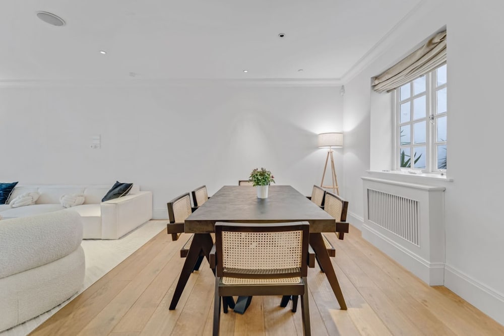 The Belgravia Place - Stunning Bright 2bdr Home