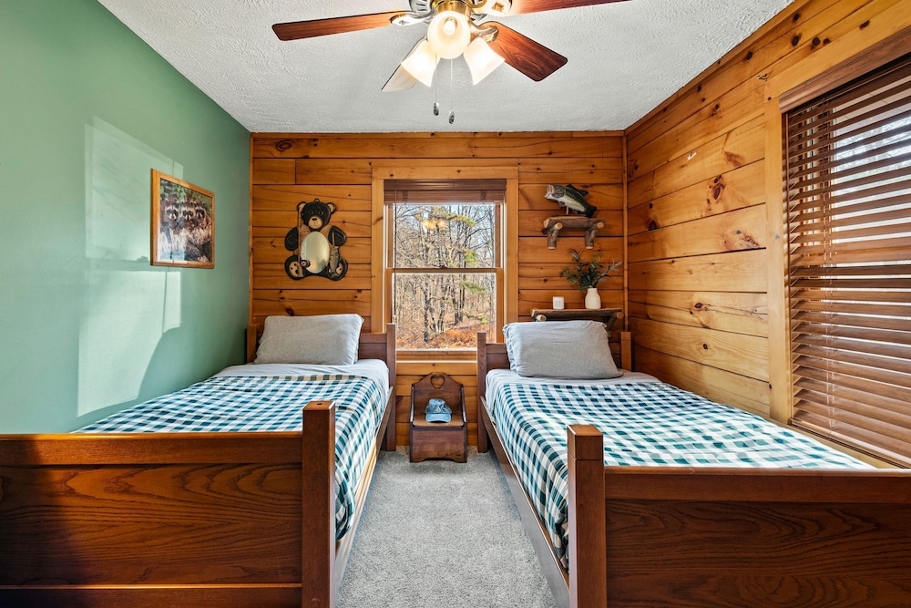 Deer Haven Cabin by Avantstay Waterfront Dock Firepit