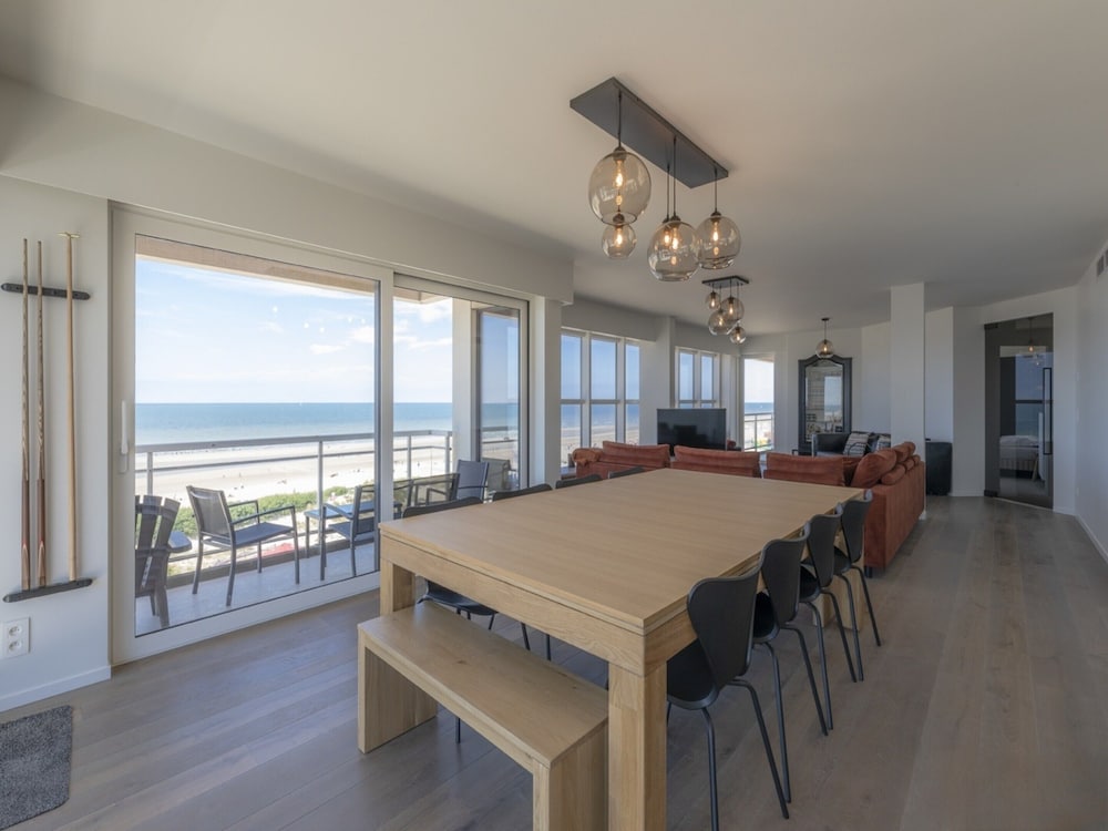 Apartment With Panoramic sea View in De Panne