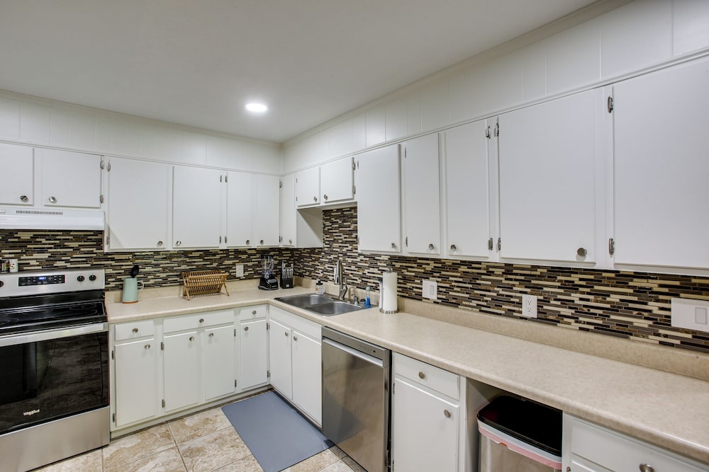 3,000-sq-ft Home < 7 Mi to Barren River Lake