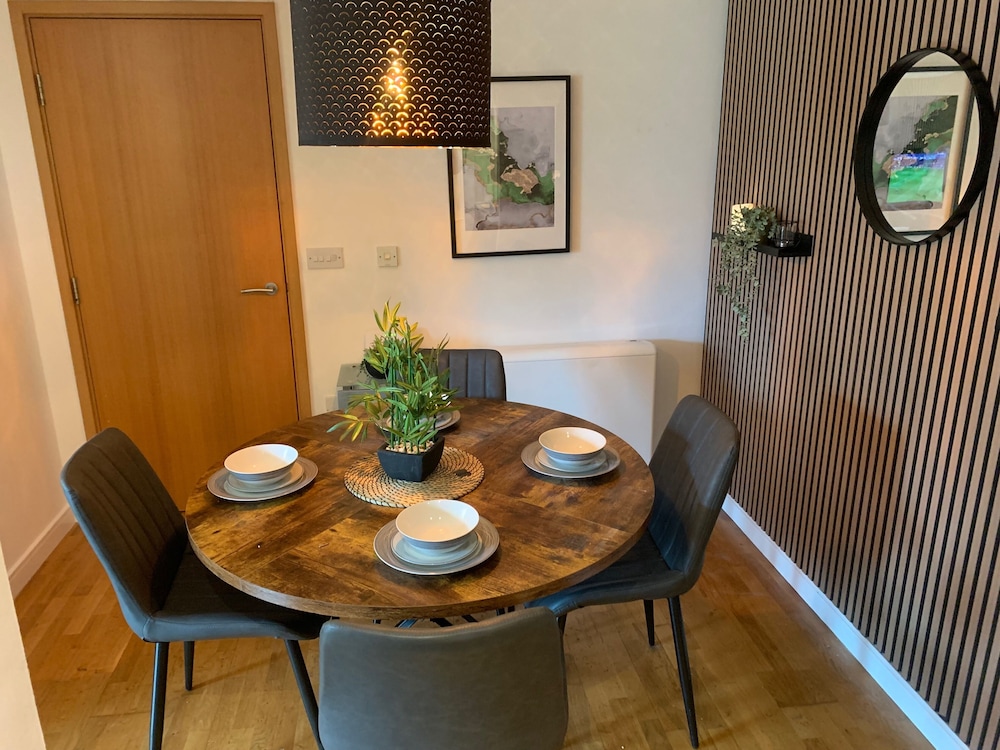 Central Liverpool Apartment-sleeps 6-free Parking