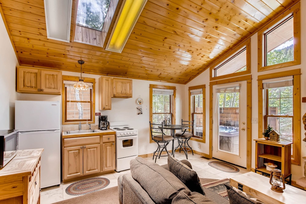 Estes Park Condos - Property Image 15