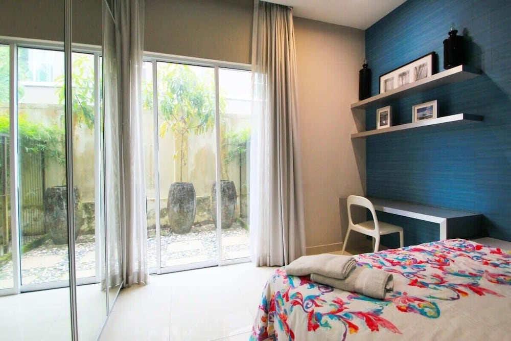 Chic 4BR Oasis With Gazebo, Your Dream Getaway
