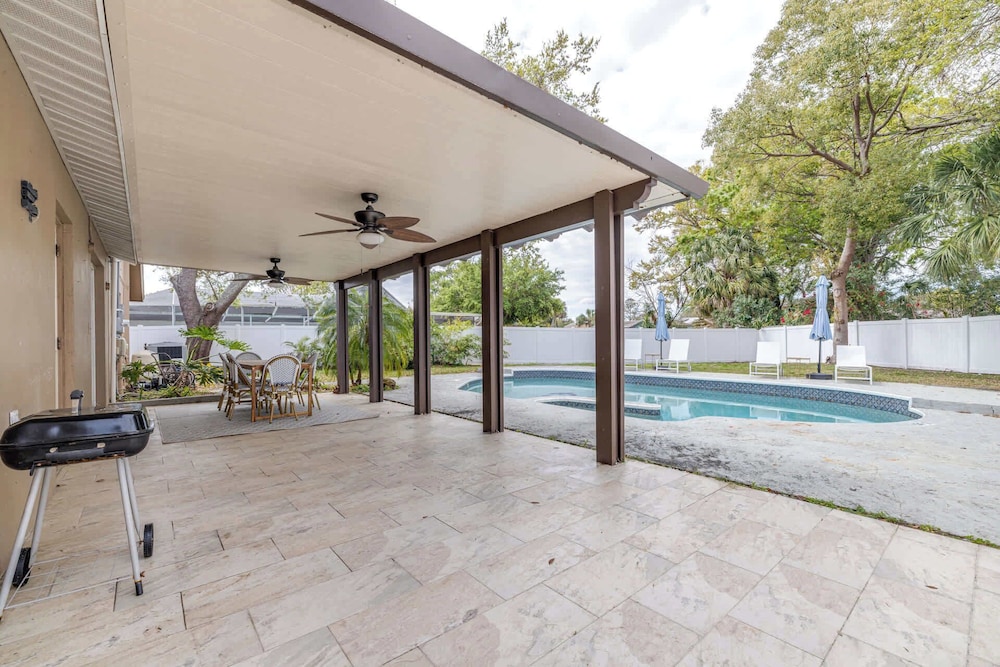 Bay Crest House Stay for 10!