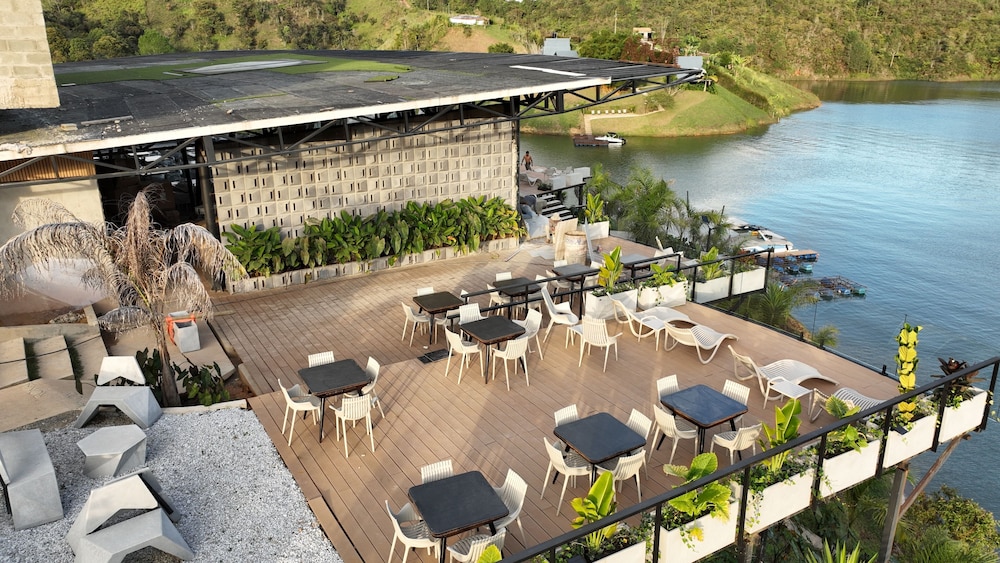 Roka Hotel