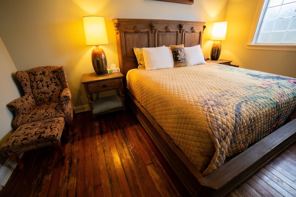 Oak Tree Hotel