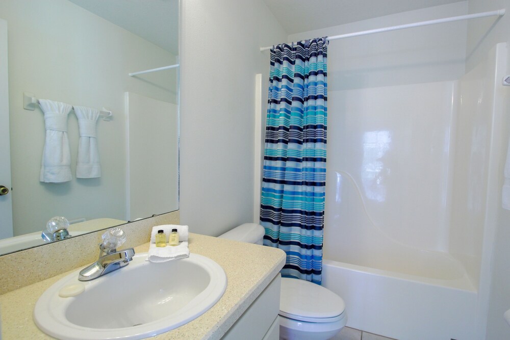 North Foxrun Terrace 1512 2 Bedroom Villa by RedAwning