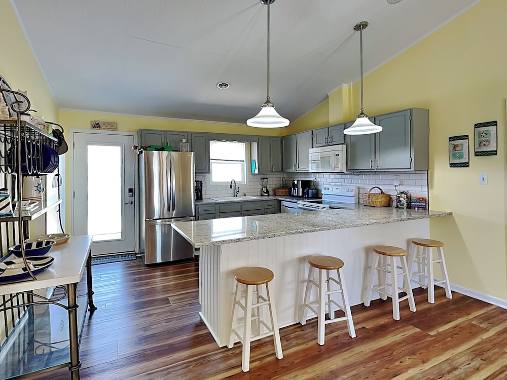 Bella Beach House by Topsail Realty
