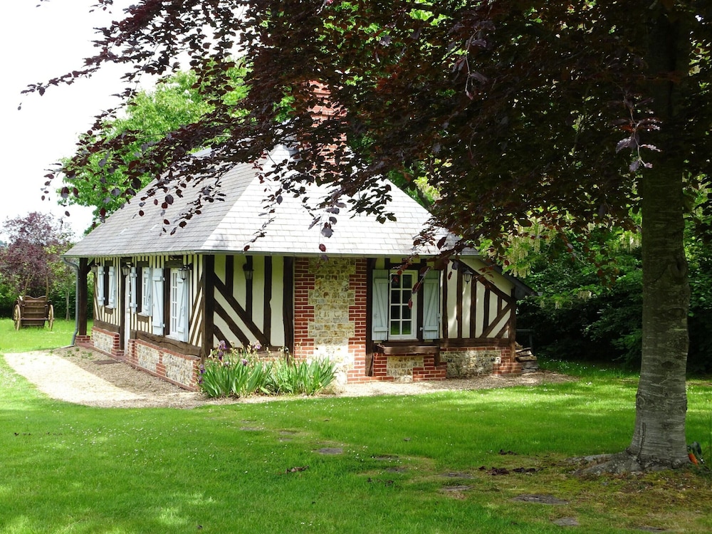 Estate in Normandy With Pool & Tennis Court