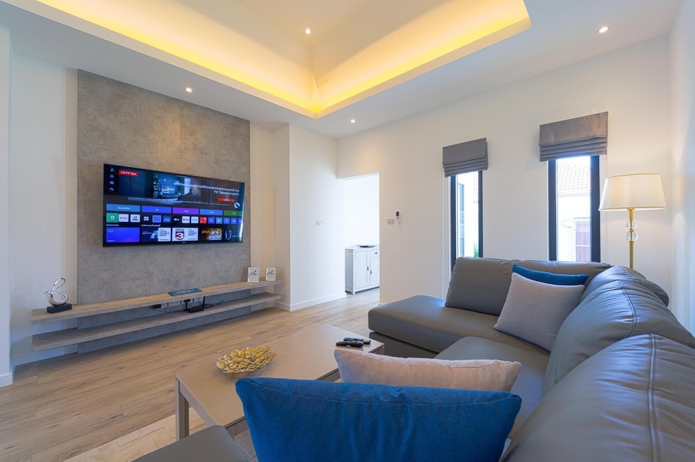 New Modern 3 Bedroom Villa MB35