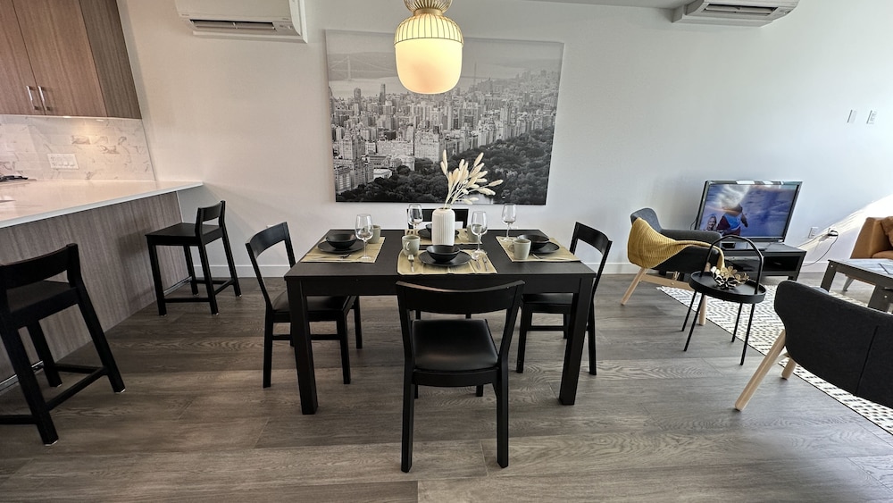 Vancouver Vacations - Ruby Red Cloud Homes Vancouver - Property Image 4