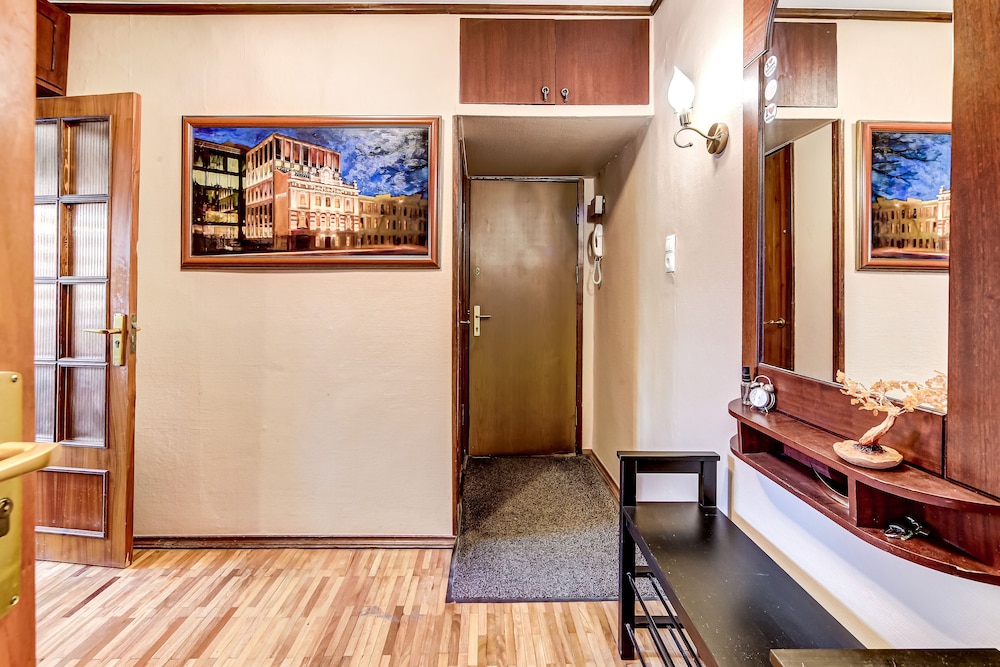 Home4day 2bedroom flat by Aurora cruiser view 4