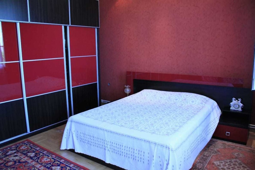 Guest House on Gorgasali Street view 3