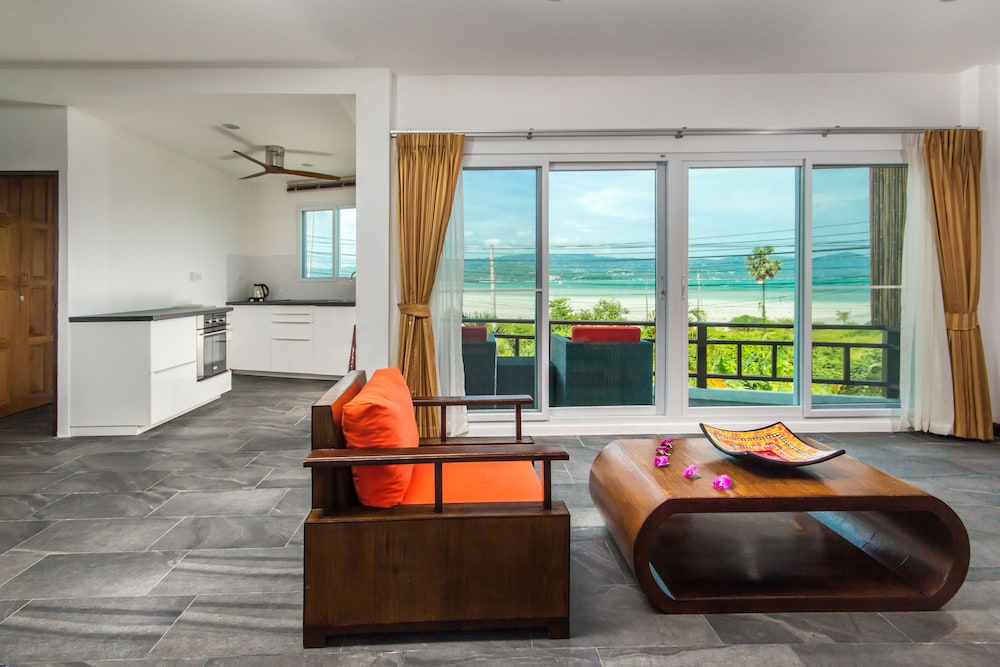 Idyllic Samui Beach Villa Resort