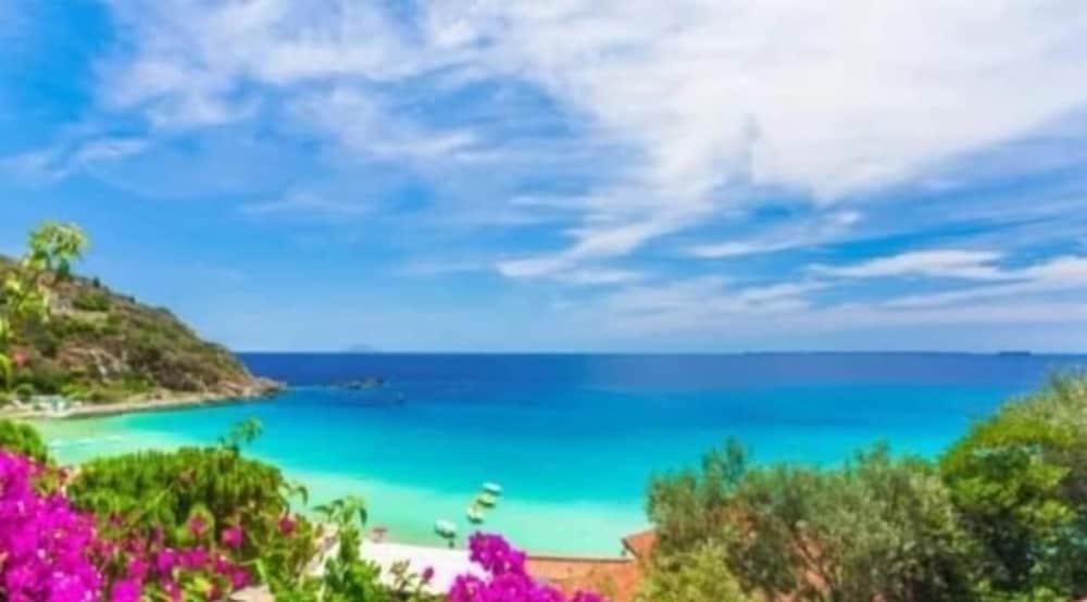 Villa Rugiada With Pool and sea View Located on the Front of Nissi Beach