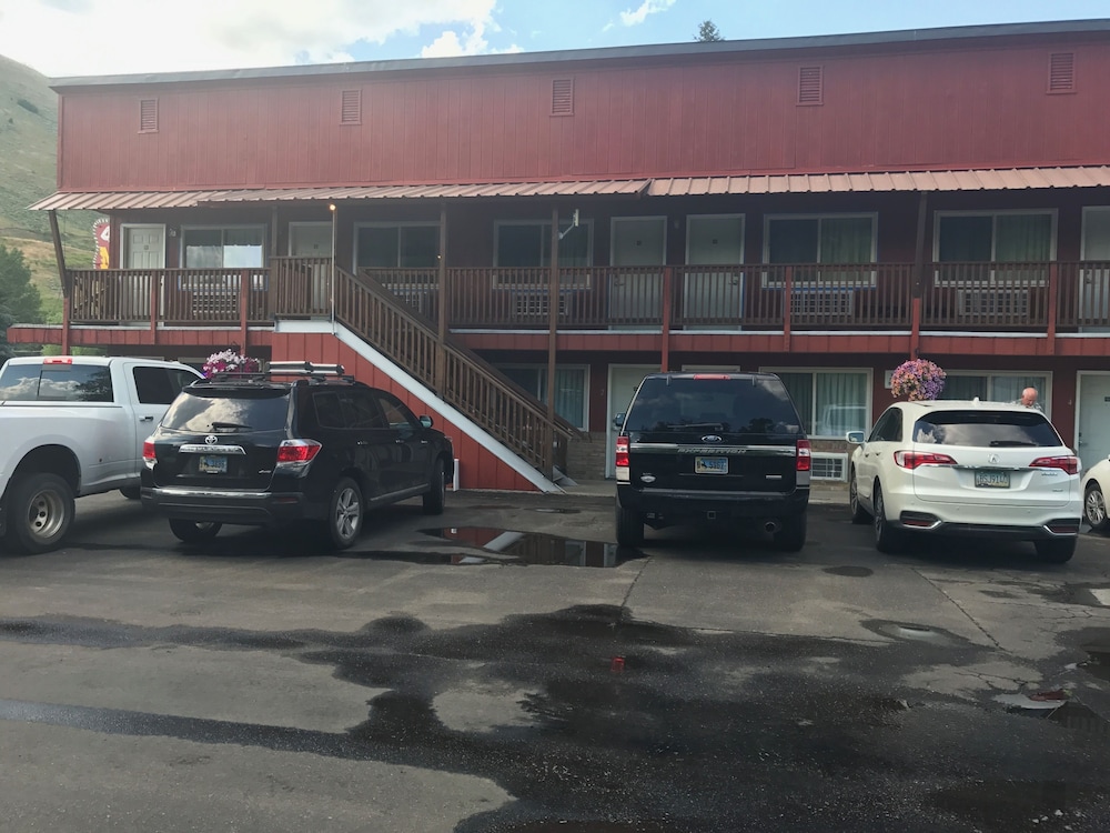 Four Winds Motel