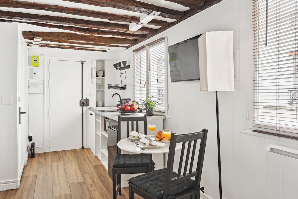 Cozy Getaway in Le Marais Heart of Paris