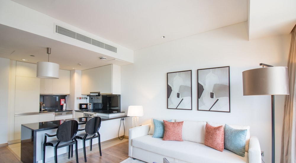 Dream Inn Apartments- Address Marina