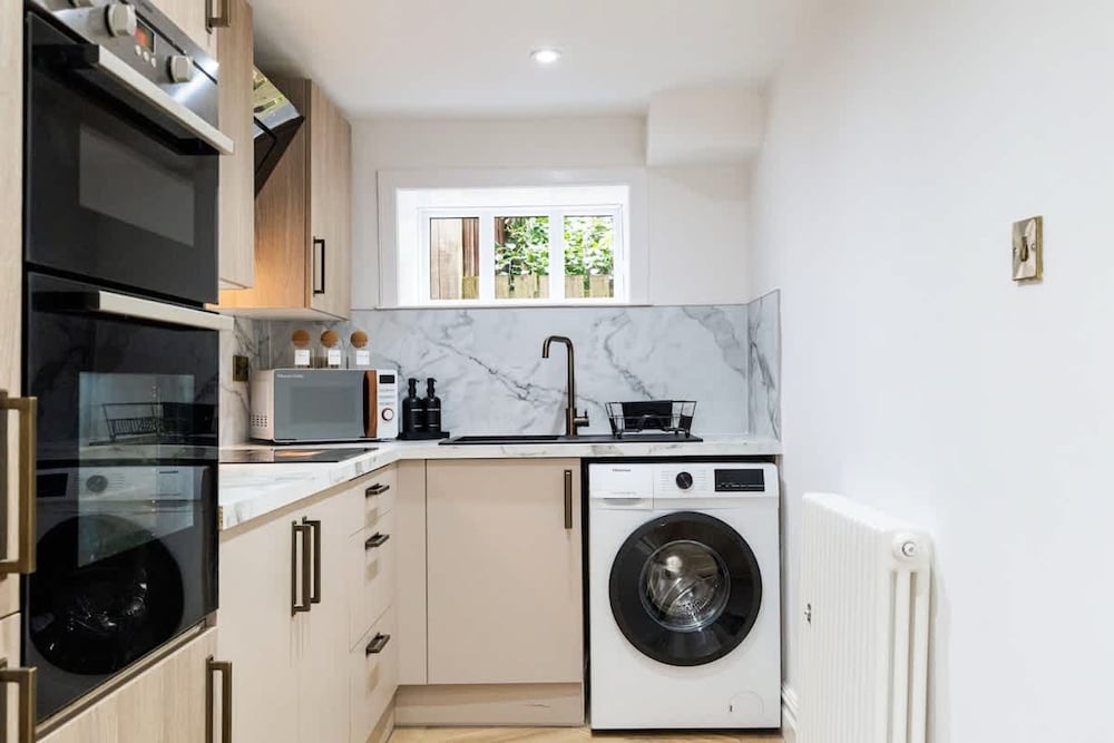 2 Bedroom Cottage-hot Tub-free Parking