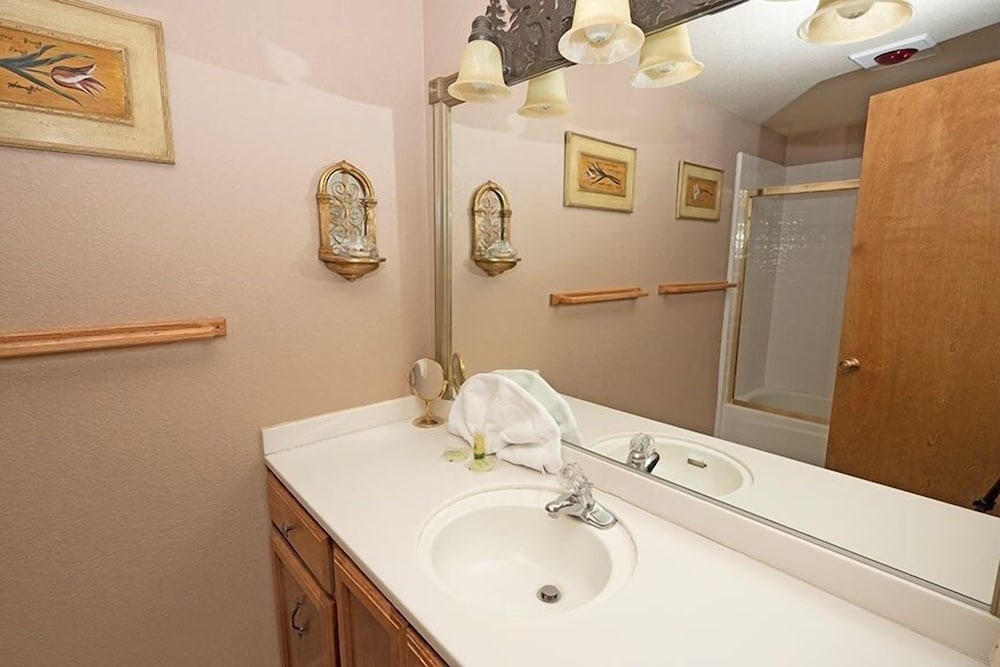 1240 Timber Lane 2 Bedroom Home by RedAwning