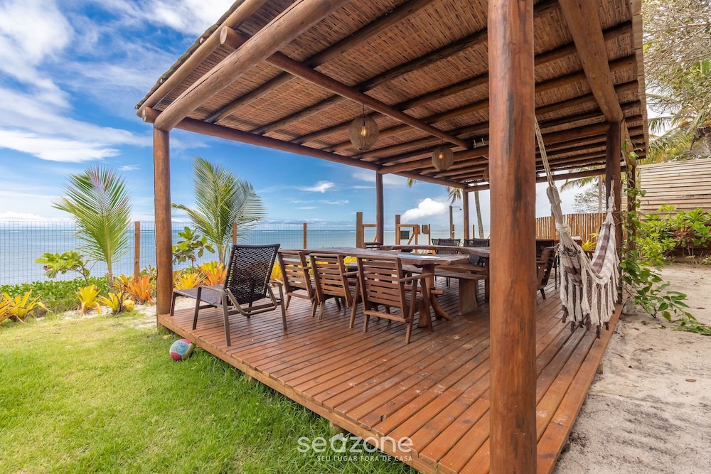 Beachfront Cabins in Bahia – OTX