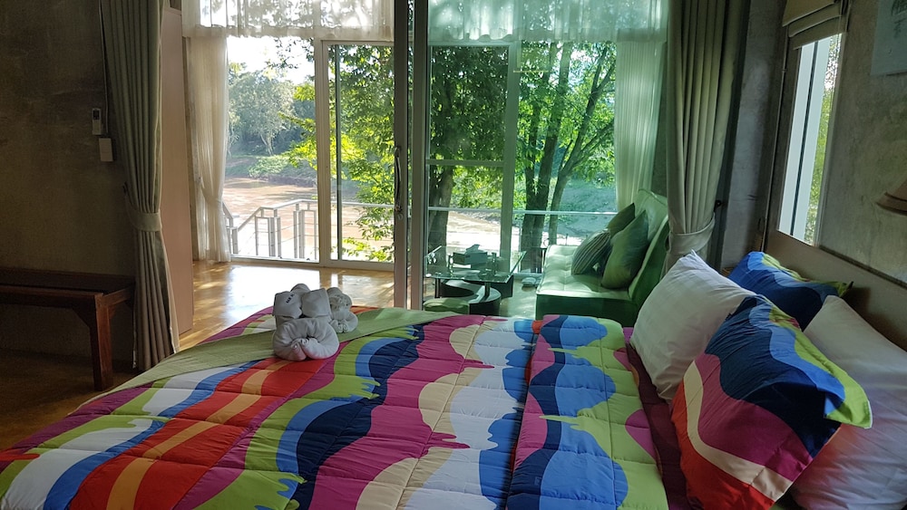 Nan De Panna Riverside Homestay